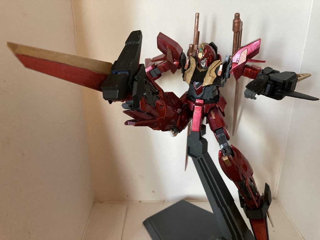 脚部大型ブレードは展開可能。蹴りあげて切りつける感じです。