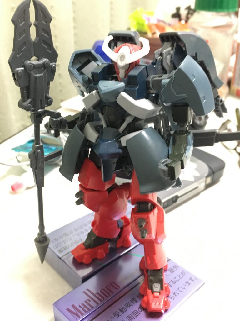 武器を付けてみようとフェダーインライフルをドリル化し、刀を背負わせてみたところ。iQOS一個だと転ぶので、iQOSが二個に増えましたww