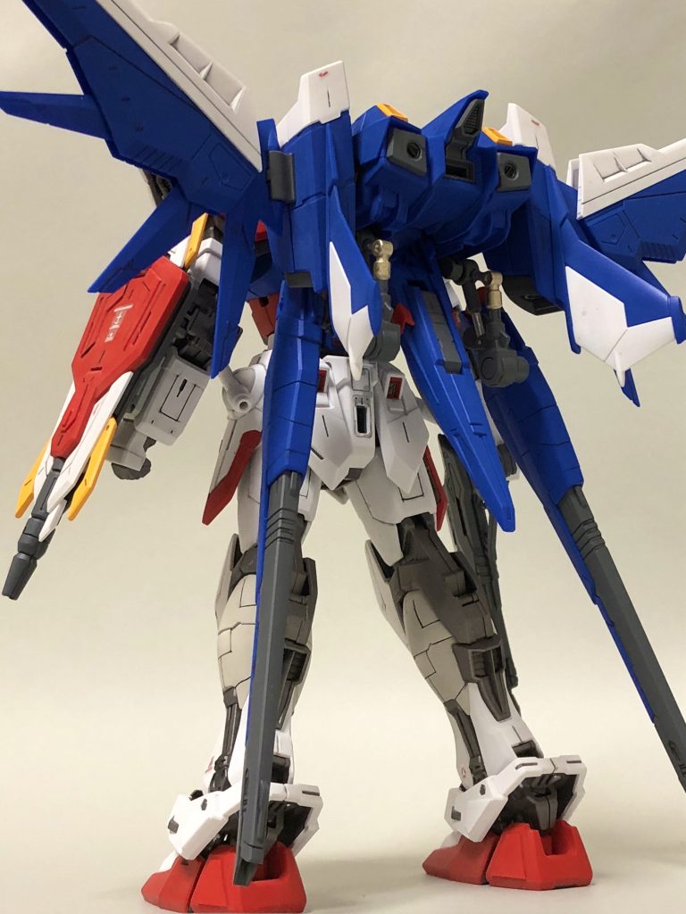 やはりバックショットがガンプラはカッコイイといつも思ってしまいます。