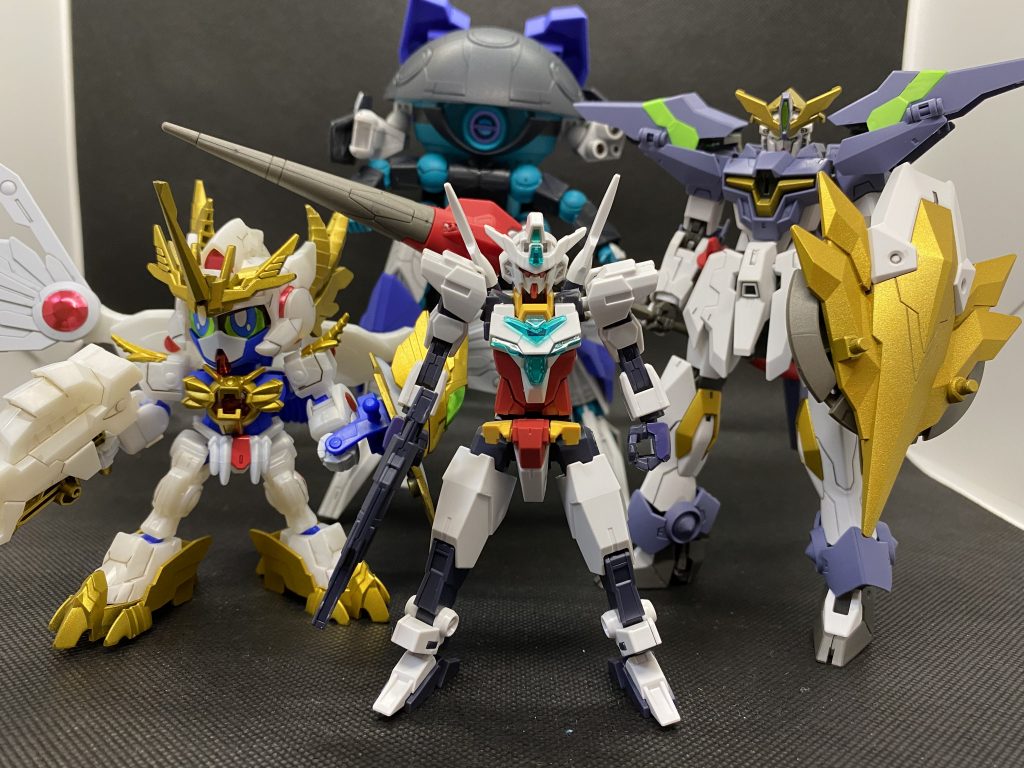 コアガンダムⅡ・ガンダムイージスナイト・エクスヴァルキランダー・ウォドムポッド。各機体の金色部分だけは塗装し、あとは全機スミ入れとつや消しだけやりました。