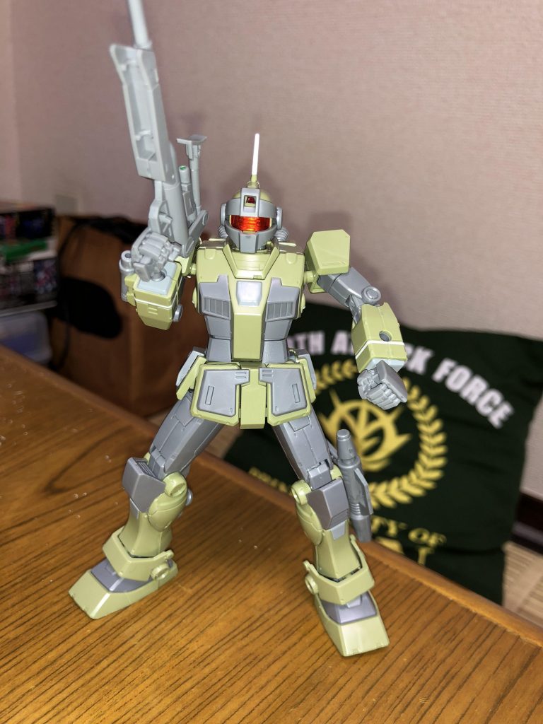 正面から。メインカメラの中のメカ部分をシルバーに塗装してあります。手首と足の脛部分の装甲も塗装してあります。