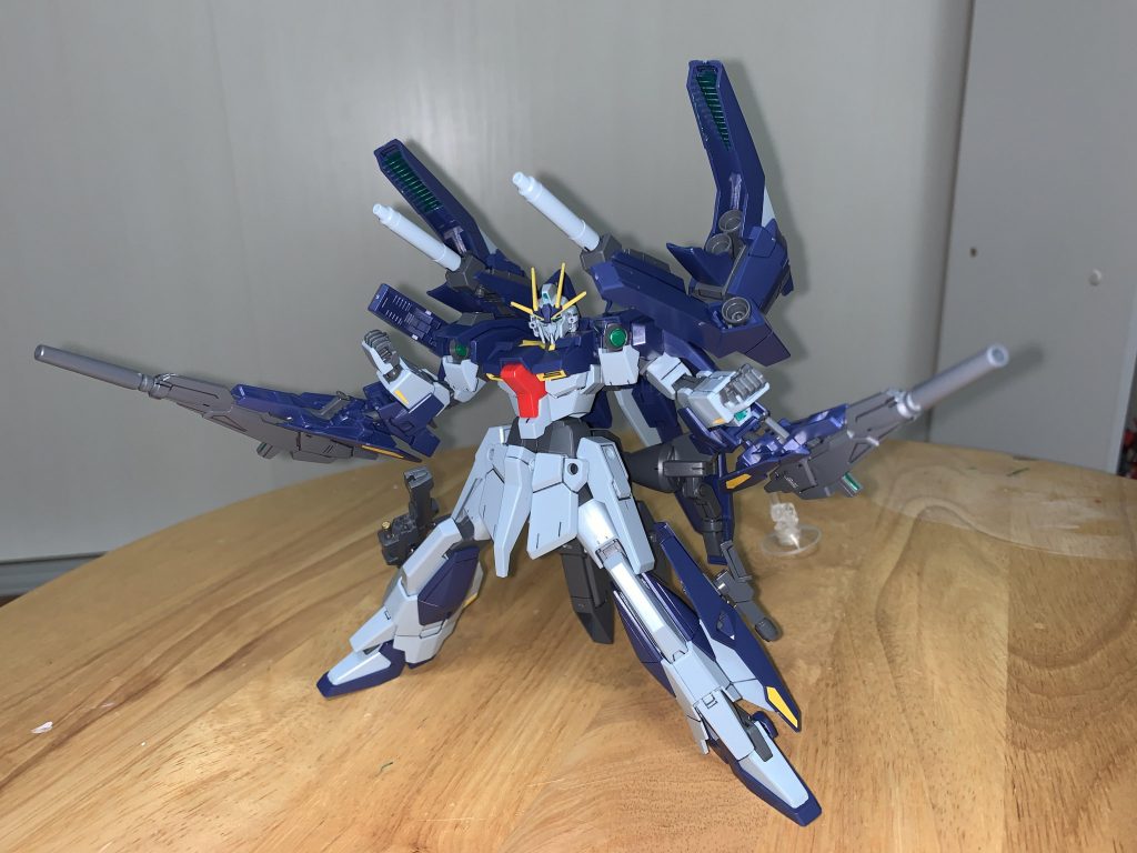 この機体は臨機応変にパーツを付け替え、様々な形態へと変形します。こちらは主に多数の敵と戦う際の形態と考えています。