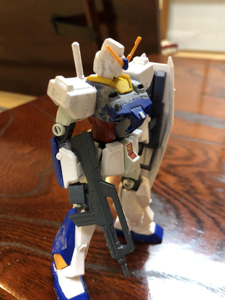 ある程度出来たらアレックスの胴体を斜めに切断しReviveの胴体に接着😏