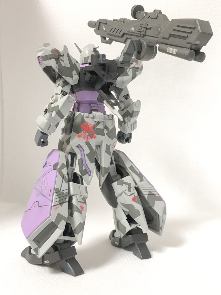 基本的にはリバイブ版ガンダムをベースにフェイクニューウェポンズを被せています