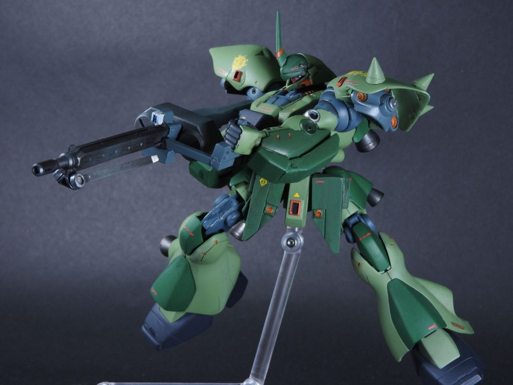 外伝漫画で使ってた気がするmg42風大型銃機関砲。某K社のウェポンユニットに形状ドンピシャなのがありますので小改造し装備可能にしております。