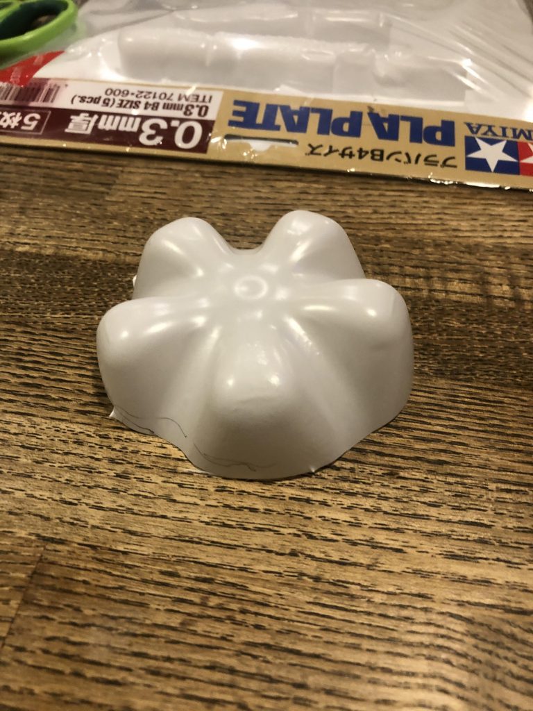 ラフレシアをスクラッチする自信がなかったので裏返したペットボトルをバキューム。