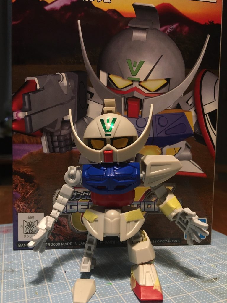 制作途中。顔のシールはこの後全部剥ぎました。フレーム本体はほぼ無改造だったので、CSの可能性をとても感じました。靴周りのパテ固定と肩のネオジム磁石以外は無改造なのでいくらでも応用が効くぞ！