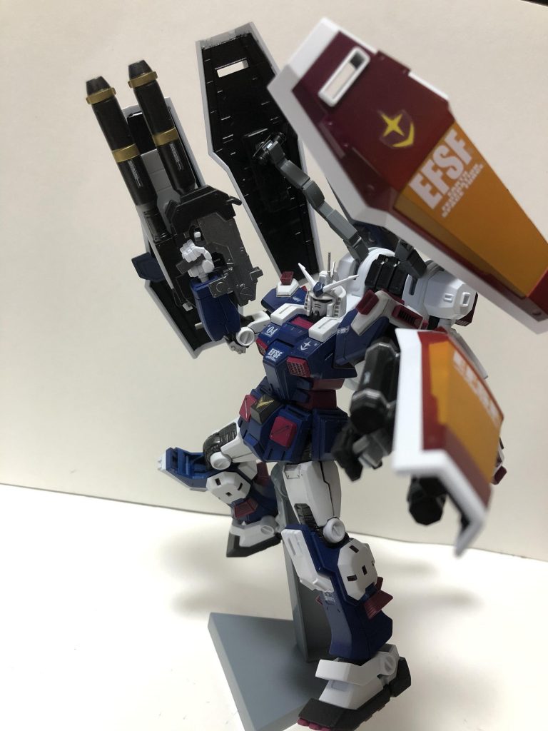 ポーズ決めるとか盾がとても邪魔です