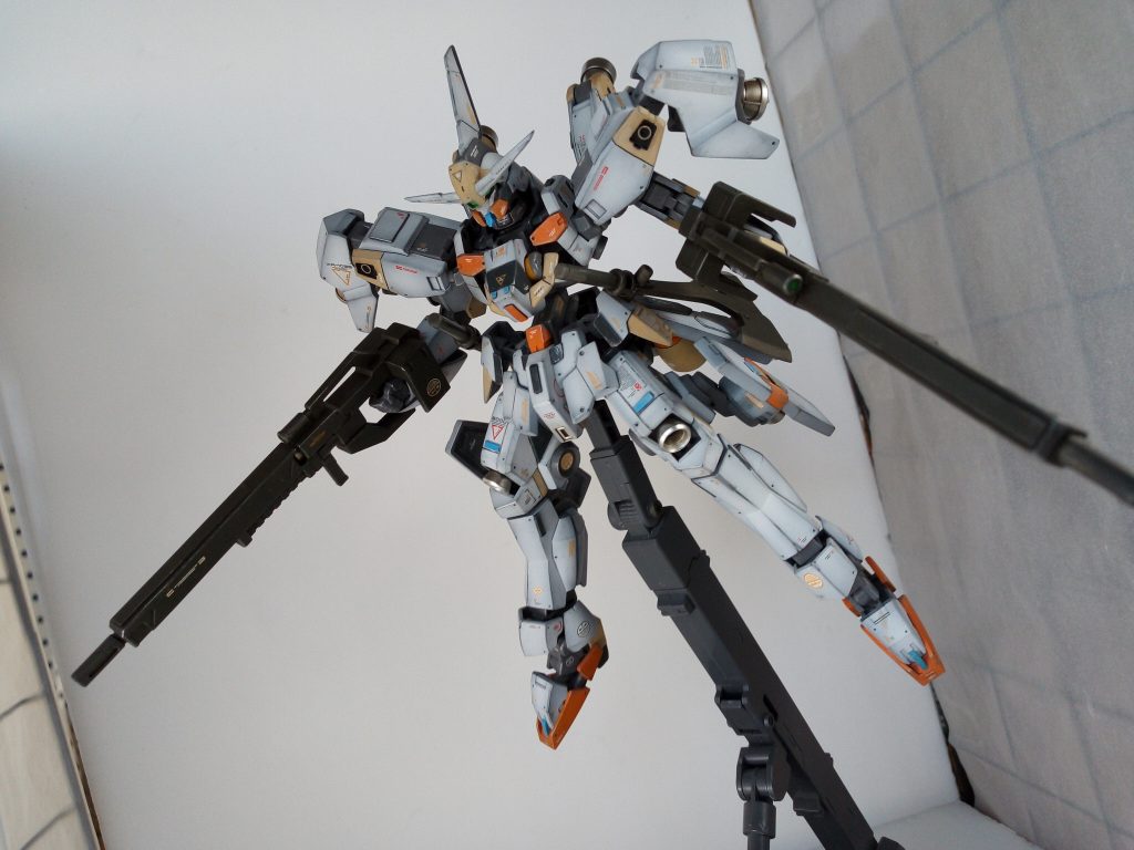 後にこのテストパイロットは主人公と出会い、意外な共通点から友人関係となります。しかし、いくらギャラルホルンで行われた比較的安全な阿頼耶識の施術とはいえ、度重なるテストや任務、元々体が丈夫ではなかったため、最終的に彼は負荷に耐え切れず亡くなってしまいます。