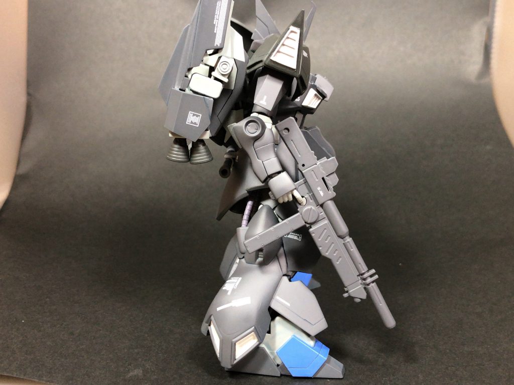 ライフルはヤクトドーガの物を拝借。
スコープはプラ板で作り直しました。