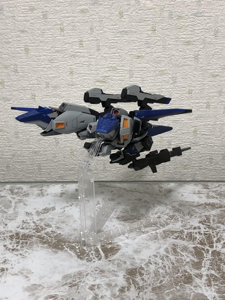 変形背面Zガンダムfの大気圏突入方法はビームシールドを使用する為、稼働試験状態では大気圏も出来ない