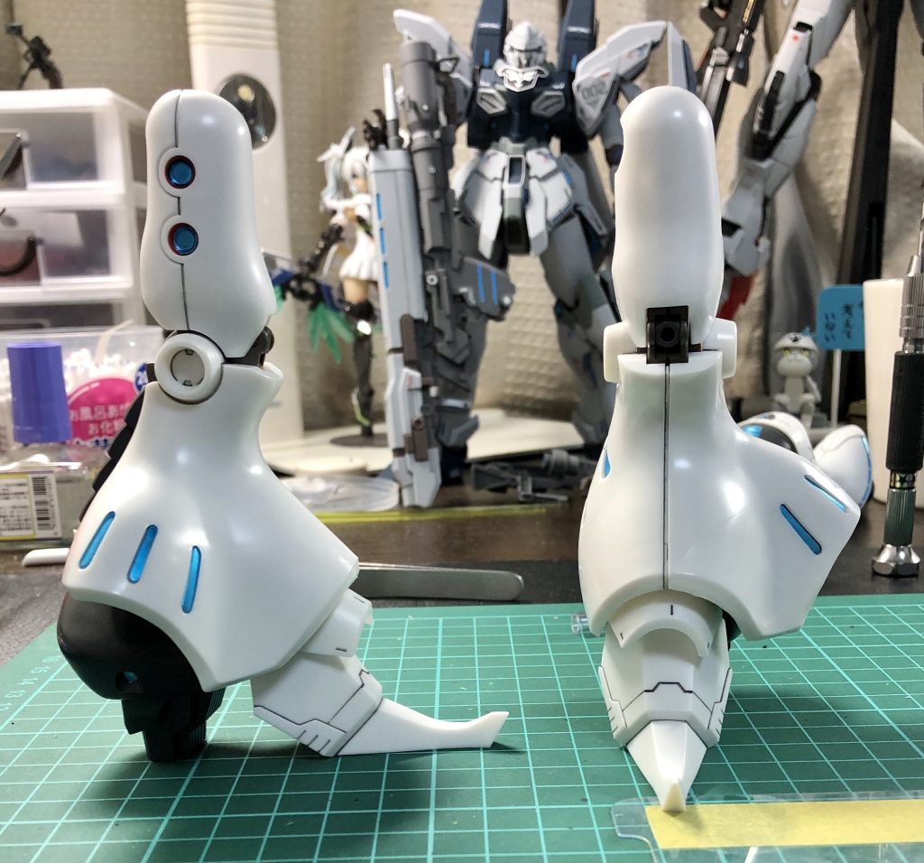 ポイントにメタリックブルーで爽やかな印象に！