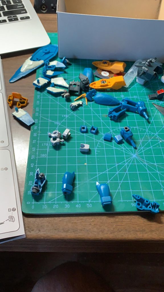 切り出し、ヤスリかけ