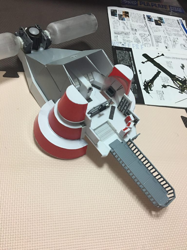 前方の顔部分、後方の桟橋部分を製作。