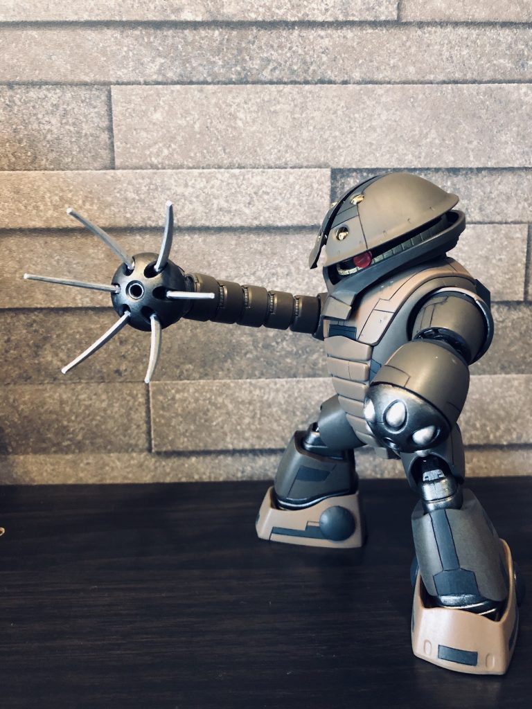 右腕部は別パーツで延長も可能。