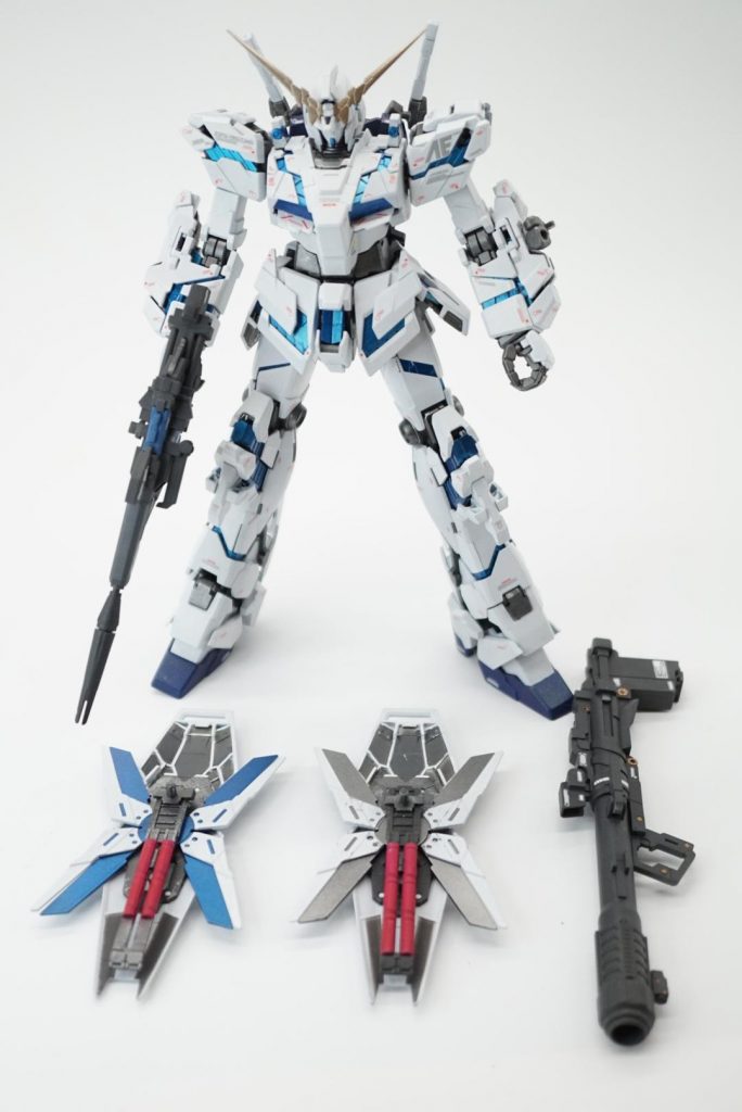 ユニコーンモードで飾る予定だったので、ヤフオクで盾だけ購入。サイコフレームをグレーにしたものも用意。