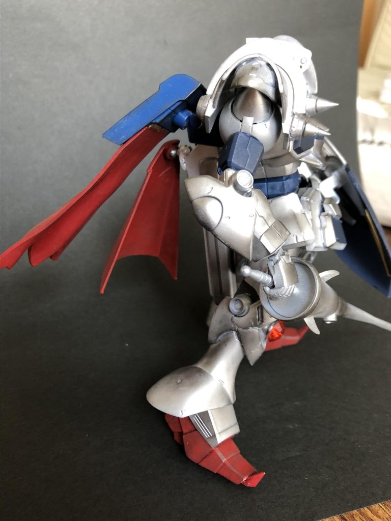 クノイチの髪が角度をつけられるので、よりマントっぽく見える?