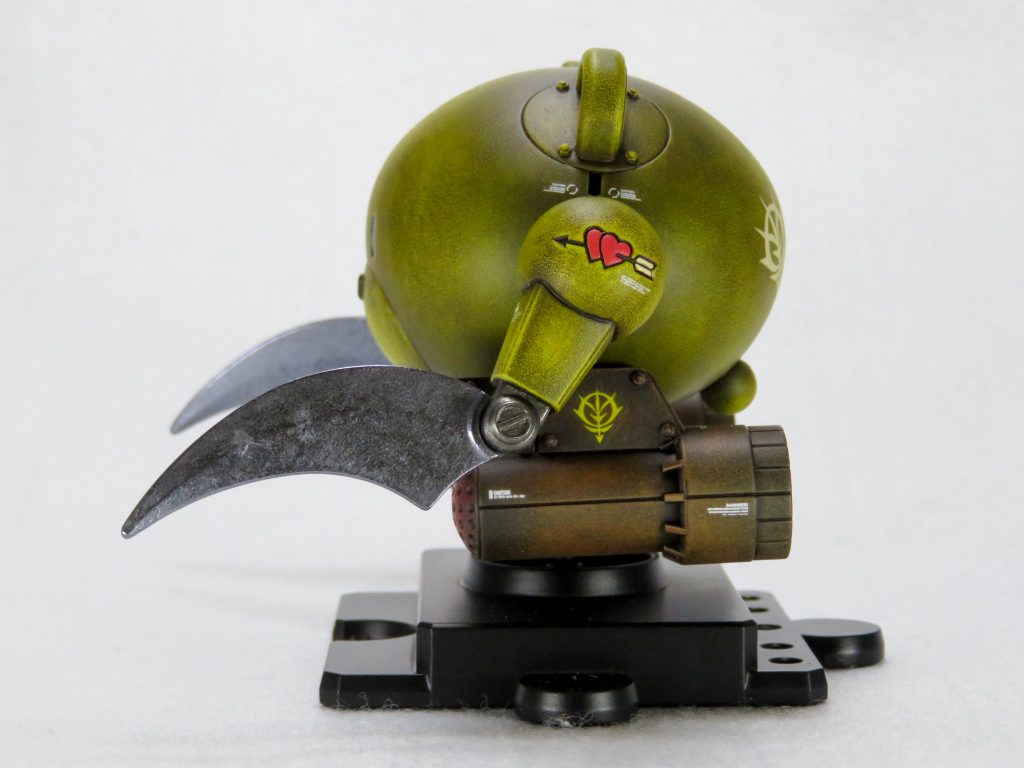 腕はハロの腕で、脚は2mmプラ棒で接続。