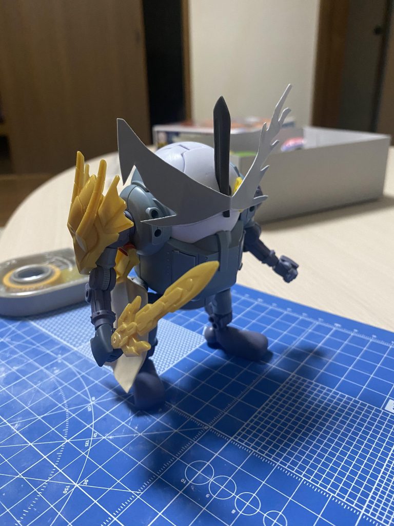 パーツを仮止めしておおよその完成形をイメージ