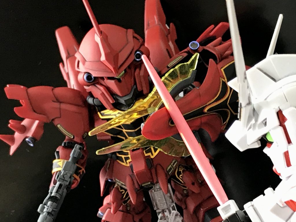 これでユニコーンガンダム（赤）とも遊べます。