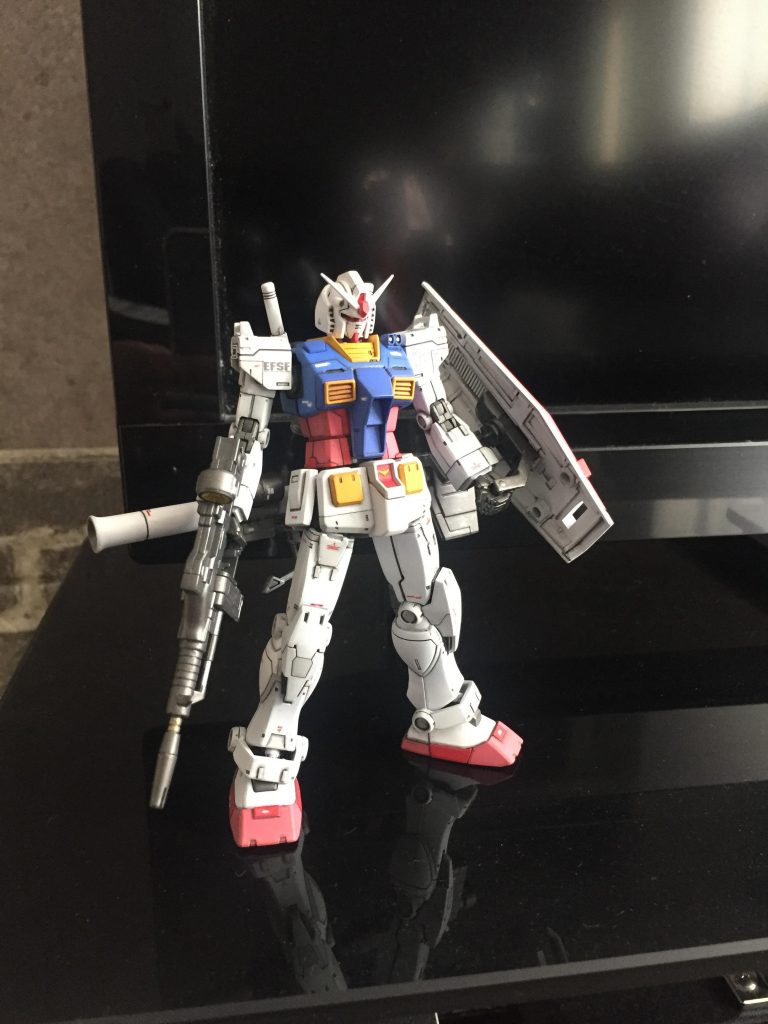 ガンプラはその辺に置いて眺めるのもいいよね。
    +