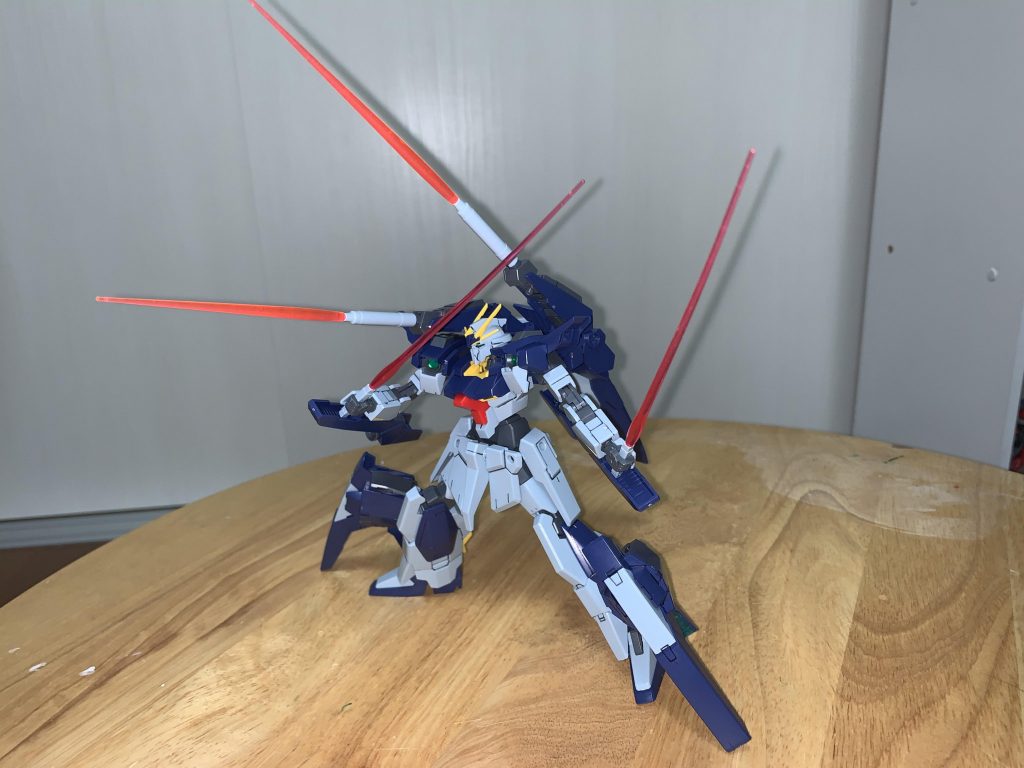 こちらは近距離戦形態です。セラヴィーガンダムみたいですね(笑)。