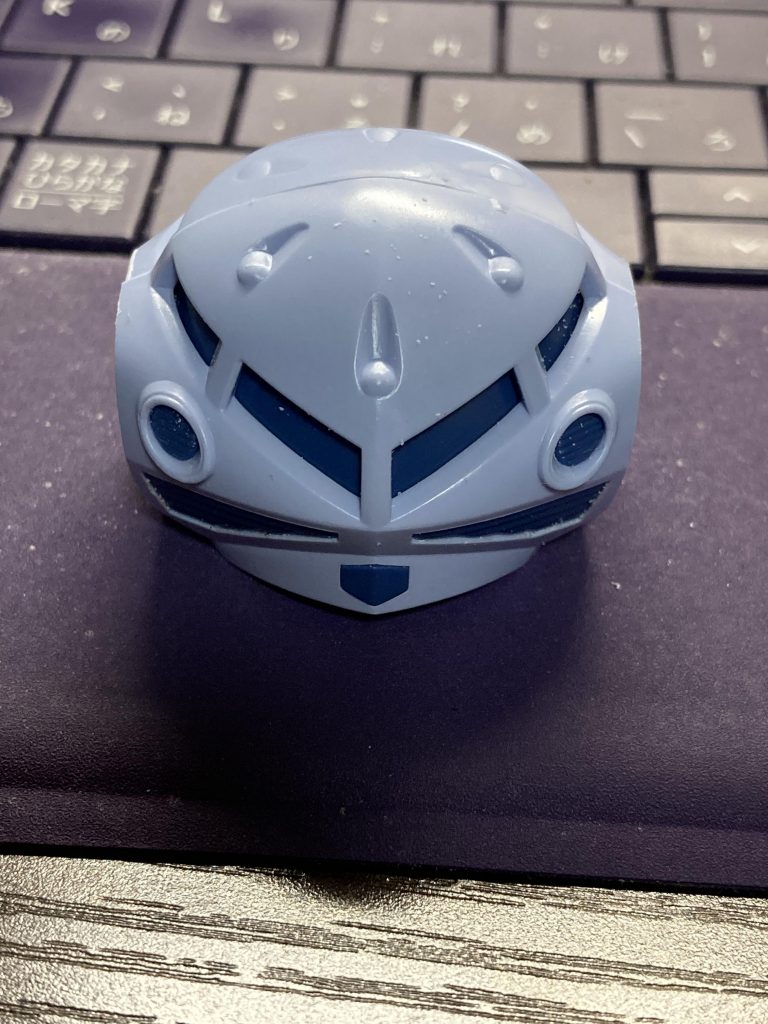 ベースはGジェネの量産型ズゴック。胴体の腕部との接合部を垂直になるようにカットしました。
    +