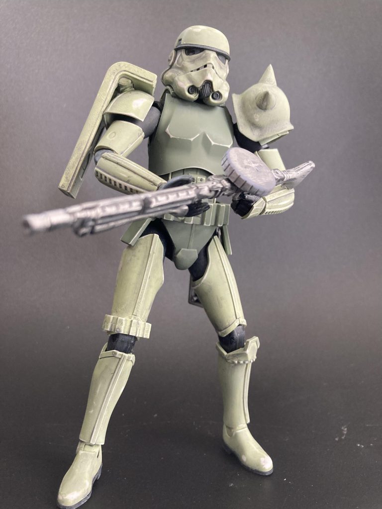 服装以外は揺るぎない忠誠を誓っている、
そんな一兵士が組織を支えているのかもしれません。