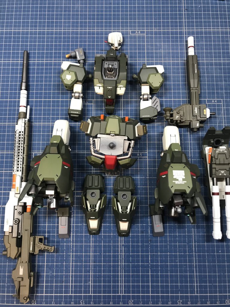 塗装、デカール、トップコートが終了し、後は組み立てのみ。一番テンションあがりますね!