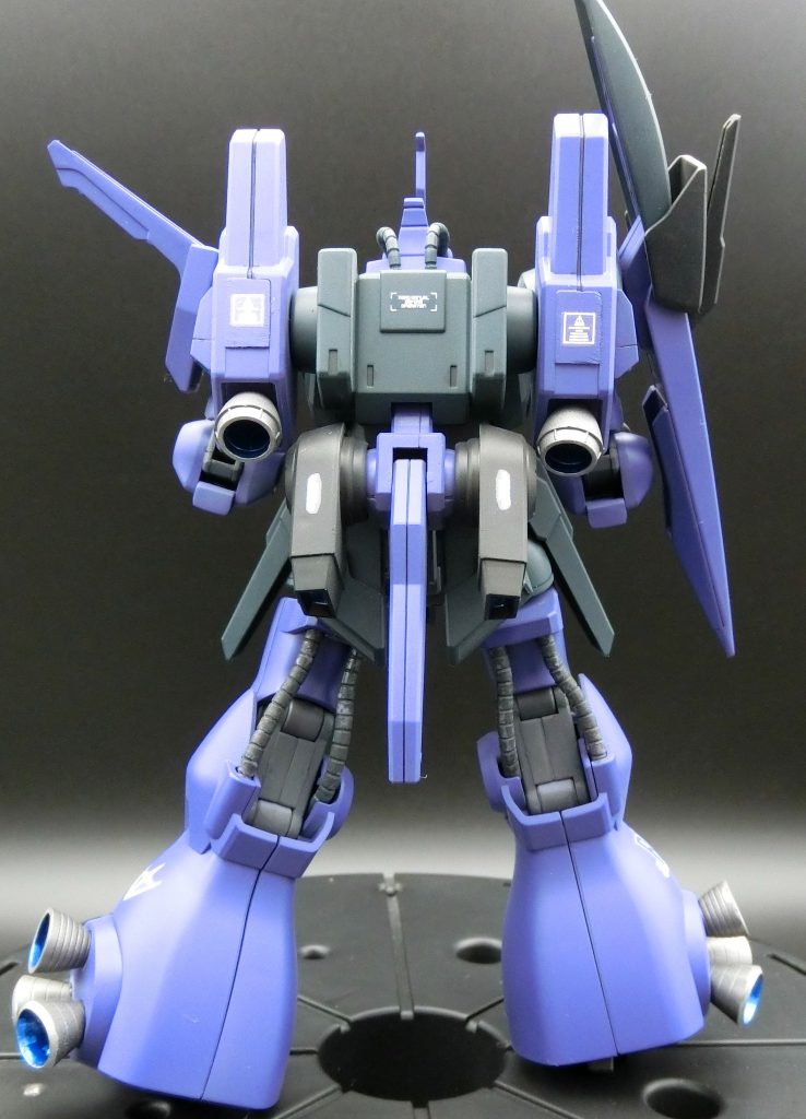 「逆シャア」のリファインドZに搭乗するまでのアムロの専用機と仮想しながら楽しみました
    +