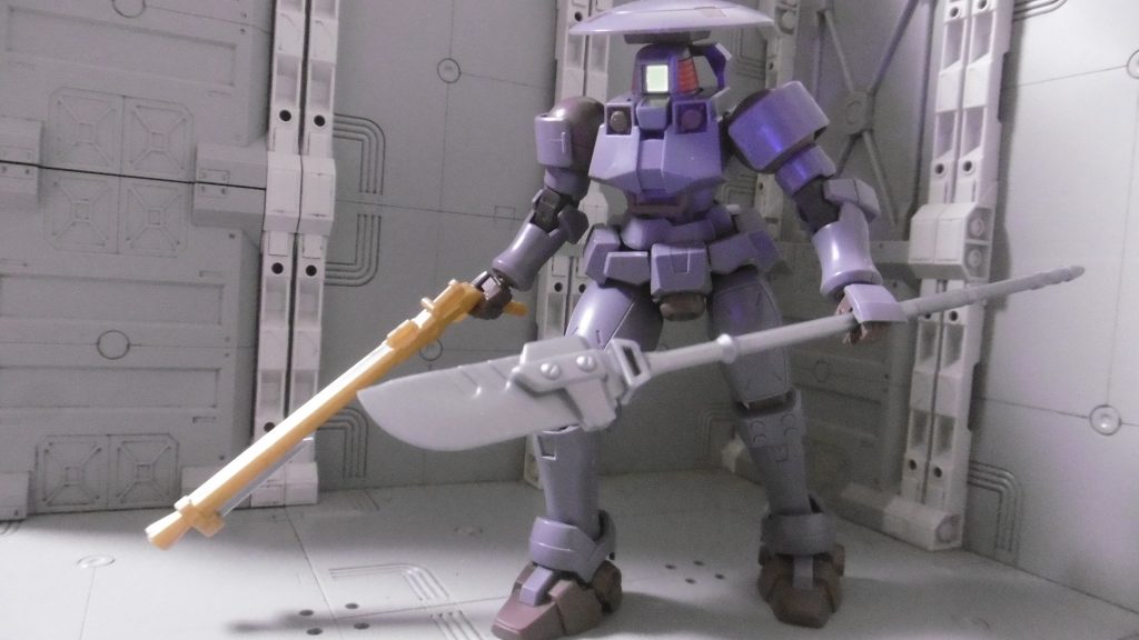 足軽ゆえに空は飛ばず地上を進軍。天井を突き刺したりする際に推進器を使用。スミ入れもしなかったのは、その方が「弱そう」だから。