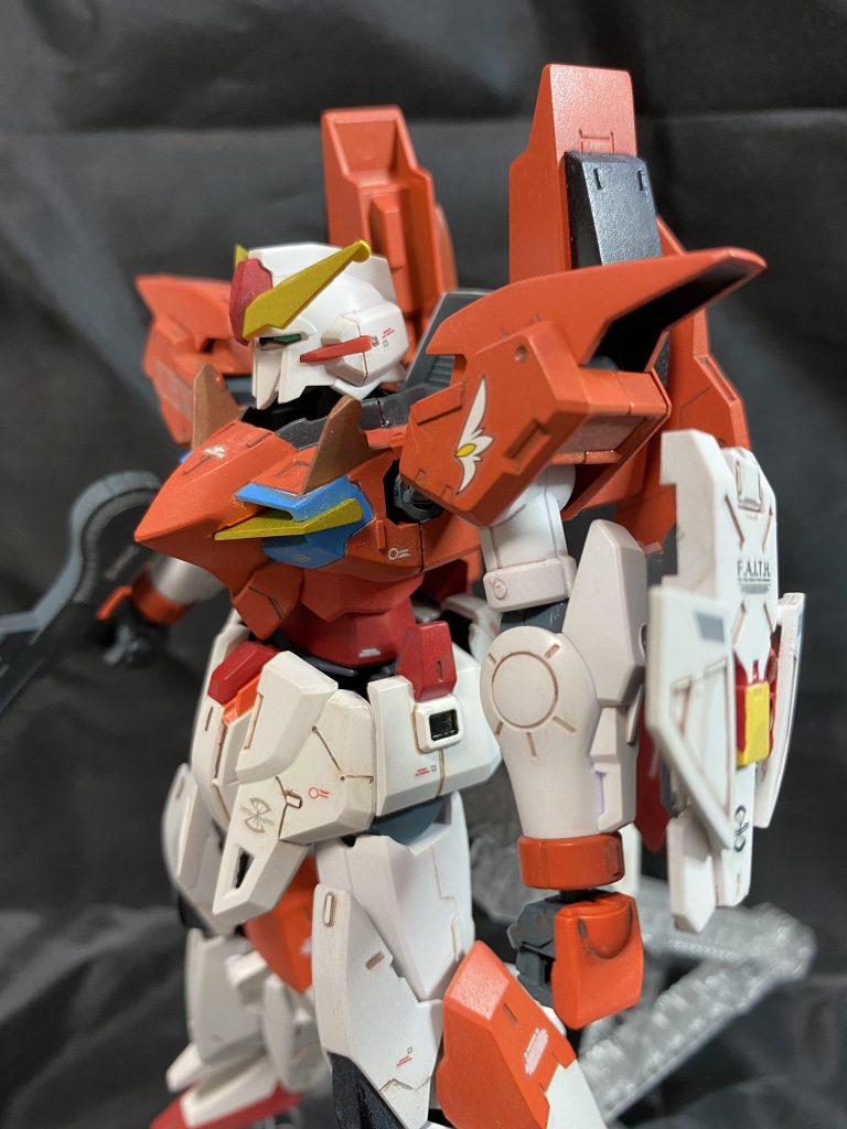 左より。ハイネの特徴的な胸の水色配色、シールドはオリジナルのミキシングシールド。