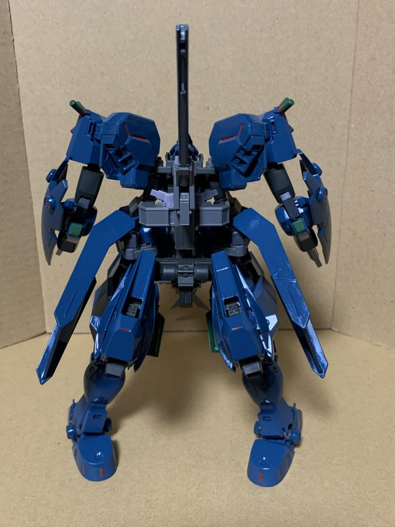 旧大戦末期にWARESが鹵獲した普遍の古操兵フレッシルを特殊強襲部隊仕様として大幅改修した機体。 フレッシルを運用する部隊の拠点をアンドロイド特殊部隊で強襲し強奪している。鹵獲されたフレッシルは全部で16機あり、うち8機がこのタイプに改修されている。
エーテリックメガランチャー二門を副腕型固定装備とし、胴体部に格闘用主腕を持つ。魔力の低いアンドロイドでの運用が前提の為、補助動力としてエーテルカートリッジよりも高出力の『エーテリック・リアクター』2機を両脚太腿内部に増設し、操作系をWARES規格に変更して、第4期LEVの人格AIとアンドロイド専用操縦補助システムである『オペレーティング・ジェミニ』を搭載している。
また、特殊強襲部隊用として高度な対電磁波レーダーステルス機能(妨害電波発生装置等のセンサー撹乱用アクティブジャマー、レーダー波反射形状や電磁波吸収塗料等のジャミングシステム)を搭載している為、非常に発見されにくい仕様となっている。この為、素のフレッシルから姿が変わってしまっているが、このような改修さえも受け入れるあたりは皮肉にもフレッシルの拡張性の高さを窺わせる。
新人類解放軍からは、気配を感じさせず近づき強襲して掻き消えるその様から『亡霊』と忌み嫌われた機体である。
旧大戦最終決戦前の新人類解放軍最重要施設への奇襲作戦において、一定の被害を与えた代わりに作戦に参加した6機の『ガイスト』は全機撃墜された記録が残っている。