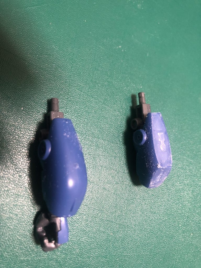 特に手間がかかった腕部。
まずは電動工具を用いて面を削り出し、上からガントレット状の部品を被せました。