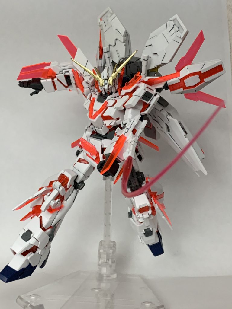 武装は備え付けのビームサーベル×4のみ。サイコフィールドで敵機を無力化するため必要がないとのこと。