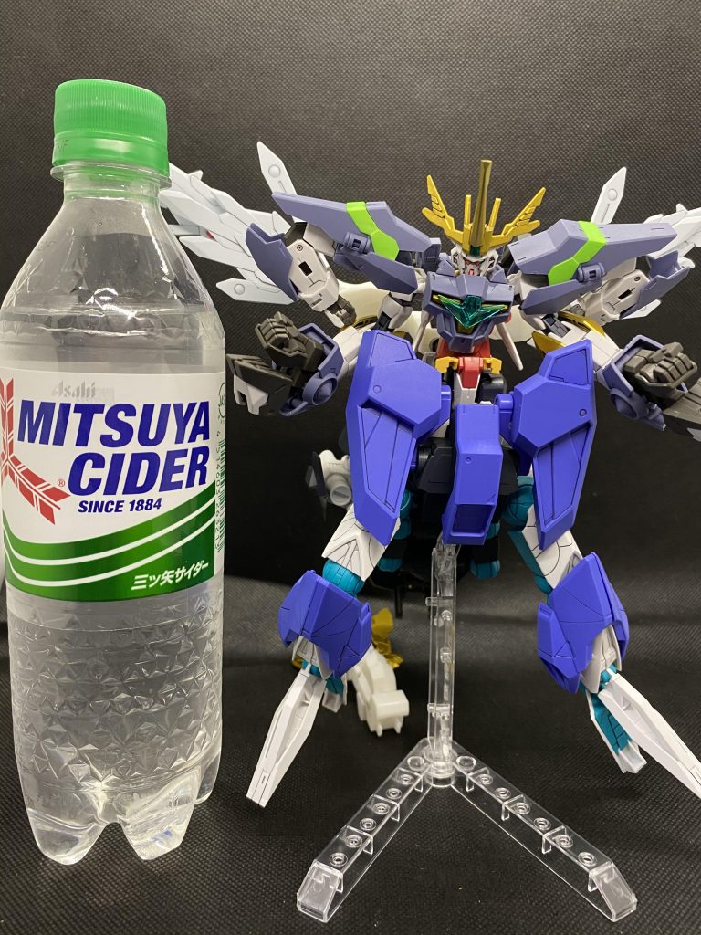 一般的なサイズ感として500mlペットボトルと並べました。