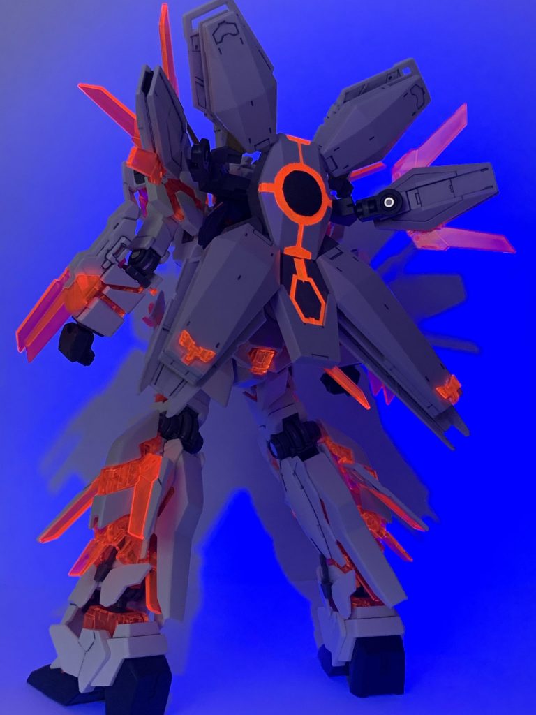 通常のユニコーンガンダムと並べて。