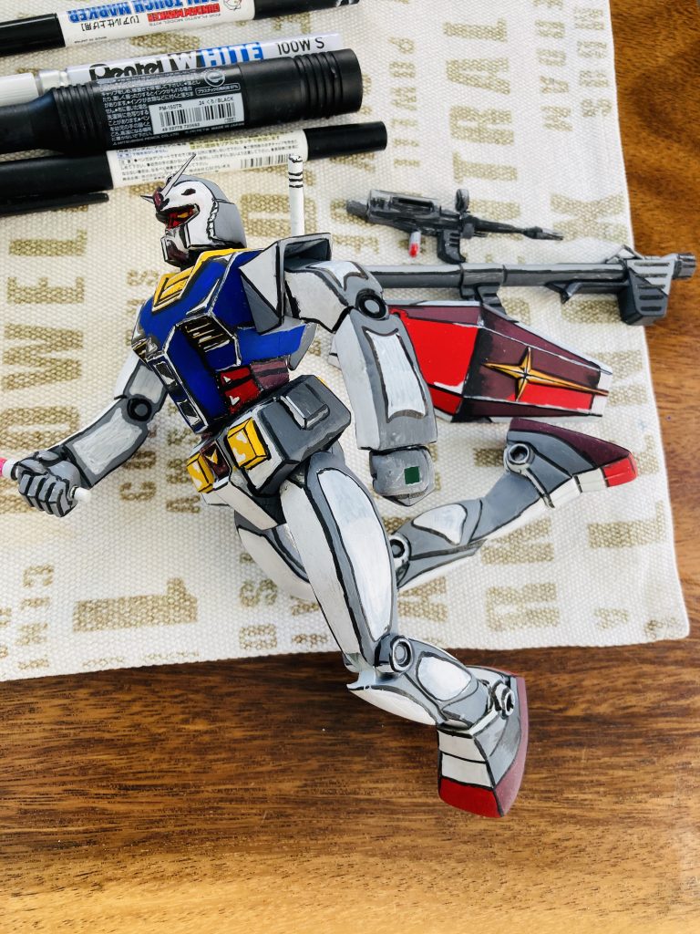 エッジの黒い線はマンガアニメ画風にしっかり強調してトーンカラーをはっきり塗り分けてダイナミックさを意識しました。