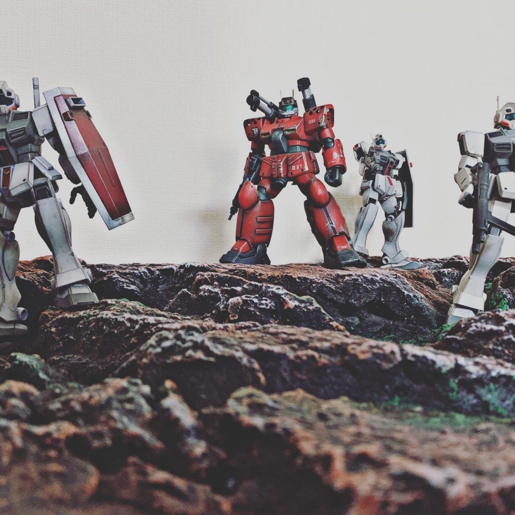 丘に立つガンキャノン