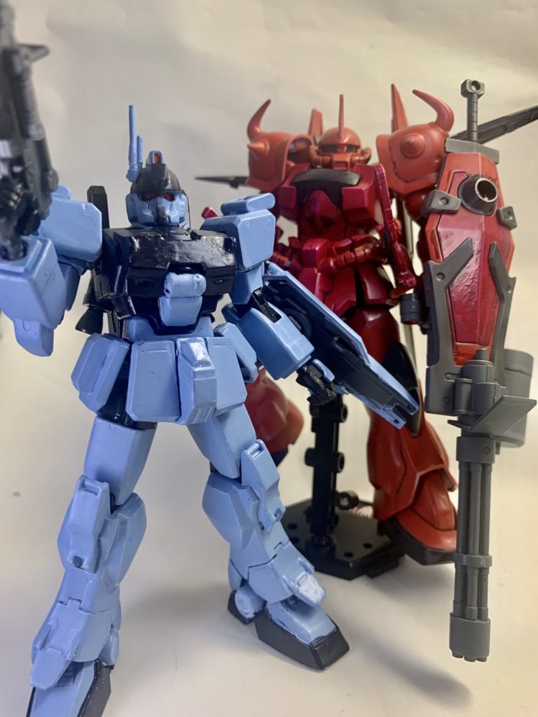 原作で対決したツーショットグフ・カスタムはシャア専用カラーとダイバーエースユニット装備でイグナイテッド風に。相手が自由に空を飛ぶ以上ez8に対空装備が飛行装備付けなけゃなぁ〜