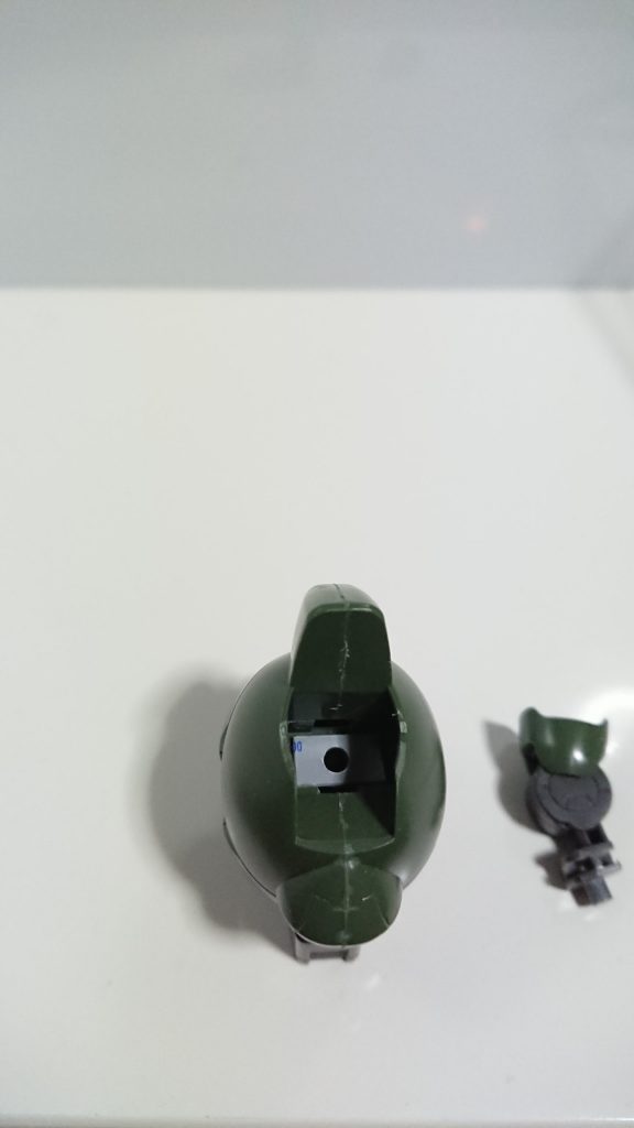 足の接続は中に3㎜穴をあけたプラバンをはりももに3㎜ピンを付けて付けれるようにしてます。その副産物で少し足の可動域が増えました。