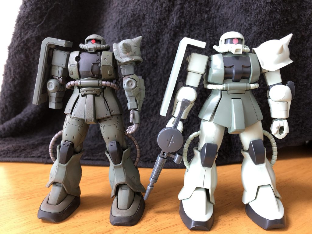 始まりは前回作ったザクと会社の後輩から頂いた 10何年前の HGUCザクの違いを見ていた時…