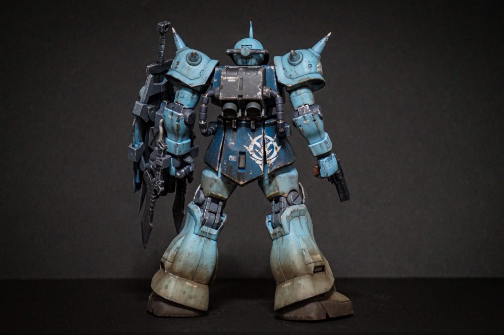 動力パイプは真鍮線とアルミ線を芯に、waveのスプリングとコトブキヤのモビルパイプを使用したものに変更しました。リアスカートのジオンエンブレムがお気に入りです。