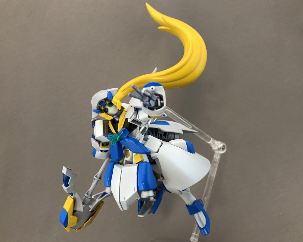 最後はピースサインでパシャリ!
コアコンに出そうと思って作成を始めた本作でしたが、案の定大遅刻となりました。
とはいえなかなかいい出来になったと思います。
女の子版コアガンダムということで、スカートパーツの部分でアーマー毎の特色を出す換装システムを作ろう!というのが今回の基本コンセプトでした。
問題点は、換装能力を持たせたことで強度維持や塗装ハゲ対策が非常に難しくなり、二個目のアーマーを作る気力が完全に消え失せたことです...。
またいずれ気力が復活したら別アーマーも作るかも...そのときは今回の作品を超えられるよう頑張ります!
ここまでご覧いただいた皆様、お付き合いいただき本当にありがとうございました!