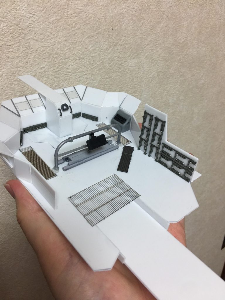 壁、通気口、足場を設ける。