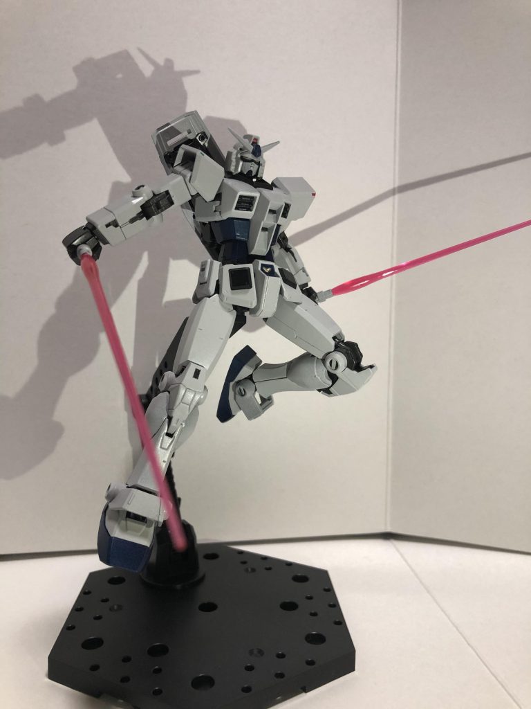 関節部分などは、マグネットコーティングをイメージしてガンメタリックに。
紫系の色が好きでは無いため、ダークブルーに変更しています。
そして、全体に艶消しコーティングを。