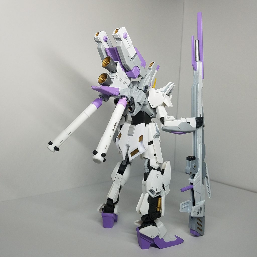 後ろから。腰にオリジナルの武装（ボアチュールビット/頭上に天使の輪っかのように展開するボアチュールリュミエールの縮小版）をつけようと思ってたのですが、諦めてるのでちょっと寂しい笑
    +