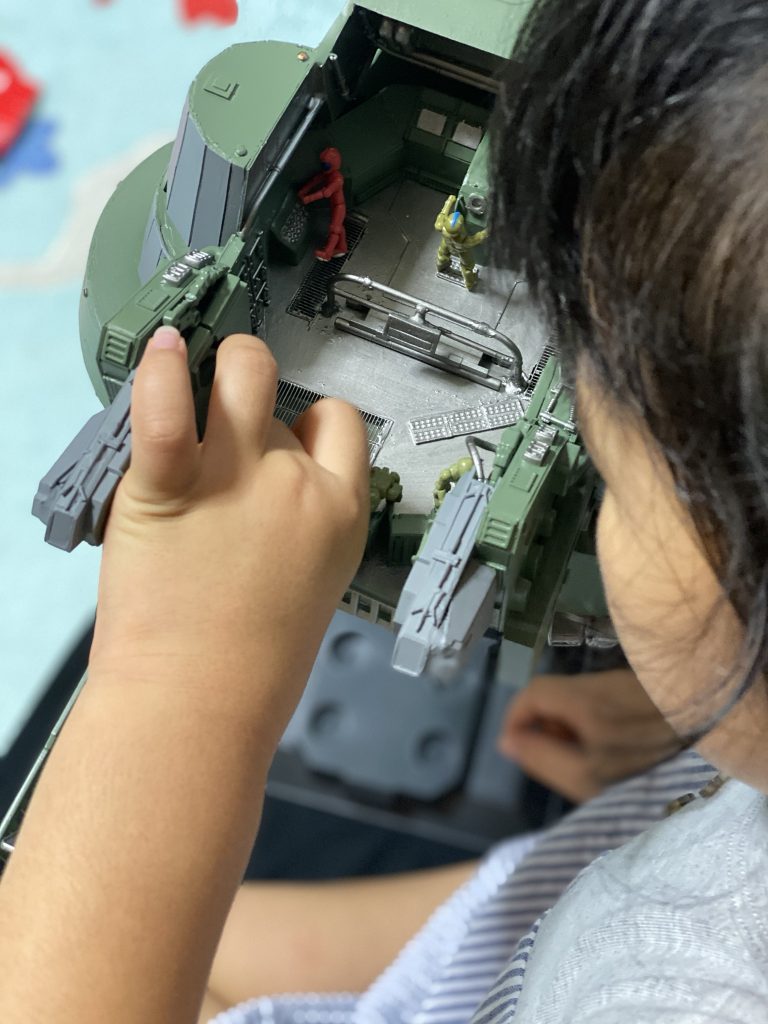 娘に実際に遊んでもらいました。かなり頑丈に作ったので、荒々しくされても問題なし!