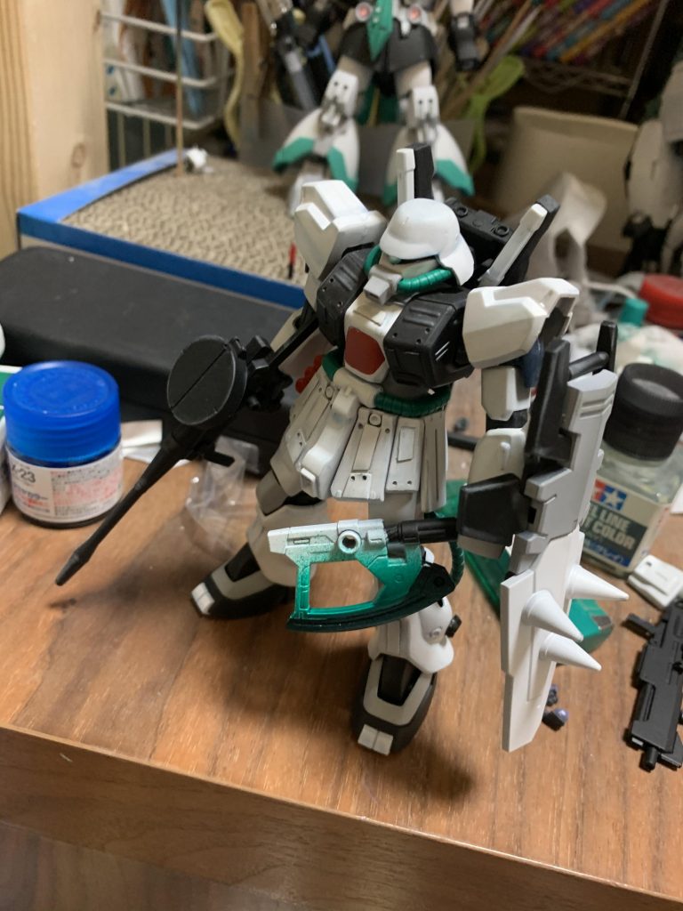 武装のスパイクシールドとビームホーク