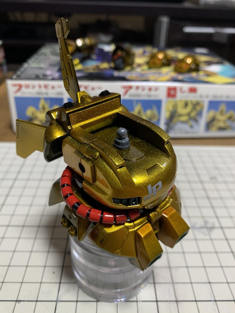 塗装以外で手を加えたところは、腰にある動力パイプとビームライフルのケーブルを切り飛ばして、M.S.Gのモビルパイプに差し替え。苦労しましたが、この出来栄えには大満足♫特に腰のパイプを変えた事で、素組よりも断然 立体感が出たなーと思っています。